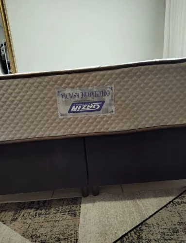 CAMA QUEEN (colchão e box)<br>R$ 1.200,00 (colchão e box)<br>Apenas 1 ano de uso<br>Rio do Sul