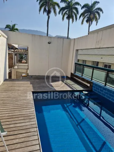 Bela Cobertura duplex, com 212 M2, varanda, piscina, churrasqueira e 3 vagas de garagem