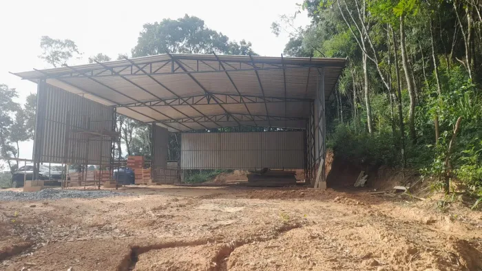 Barracão  pra locação  bem isolado 