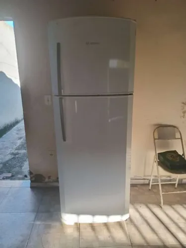 Geladeira bivolt 