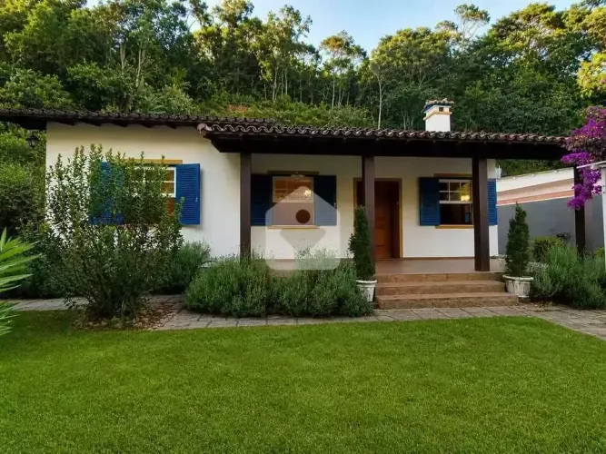 Casa para venda com 3 quartos, 1900m² - Itaipava - Petrópolis/RJ