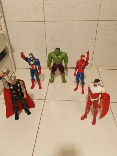 Kit 5 bonecos da Marvel em perfeito estado!