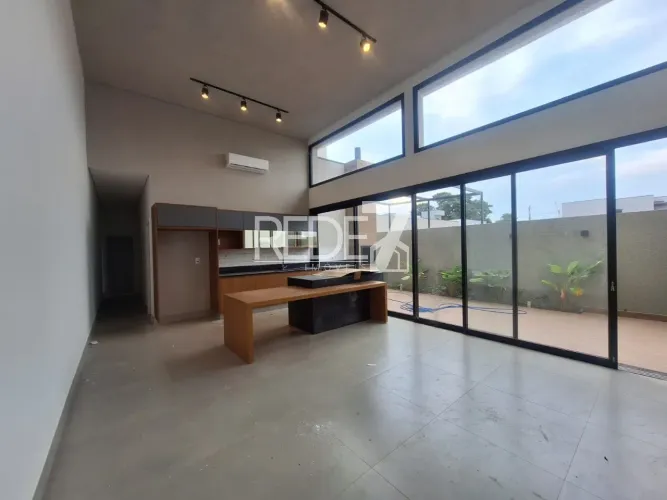Casa em Condomínio em Paulínia-SP 3 Quartos, 3 Suítes, 2 Salas, 4 Banheiros, 4 Vagas Parqu