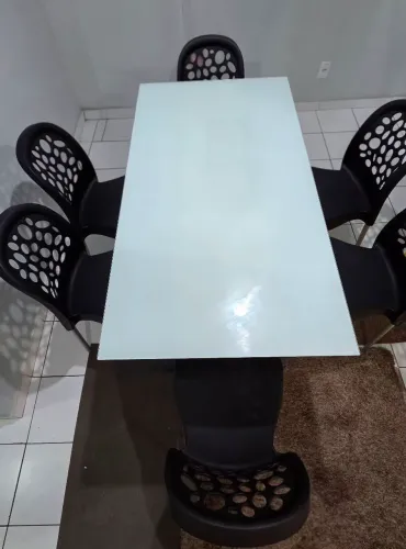 MESA COM TAMPO DE VIDRO 6 LUGARES