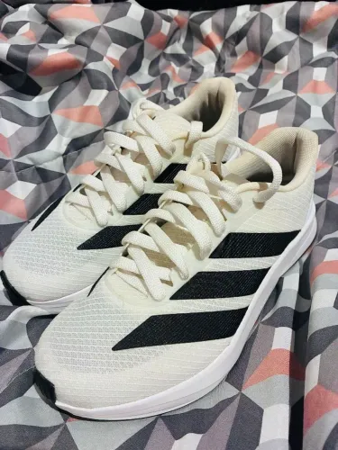 Tênis Adidas