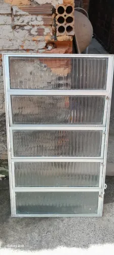 Basculante de alumínio