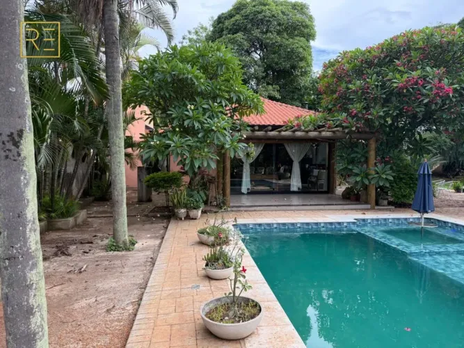 Chácara à venda com 2.700 m² de terreno e 660 m² de área construída  Bairro Unileste  Pira
