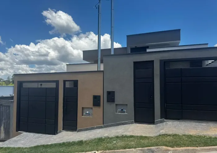 Casa no Bairro Parque Real - Pouso Alegre - MG