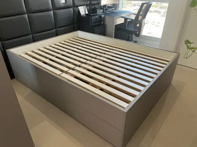 Cama de casal com bicama de solteiro