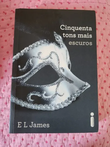 Livro cinquenta tons mais escuros