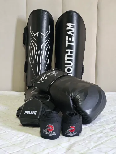 Kit iniciante Muay Thai - Luva e caneleira