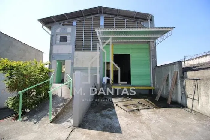 Galpão Comercial 900m² 02 Docas no Socorro