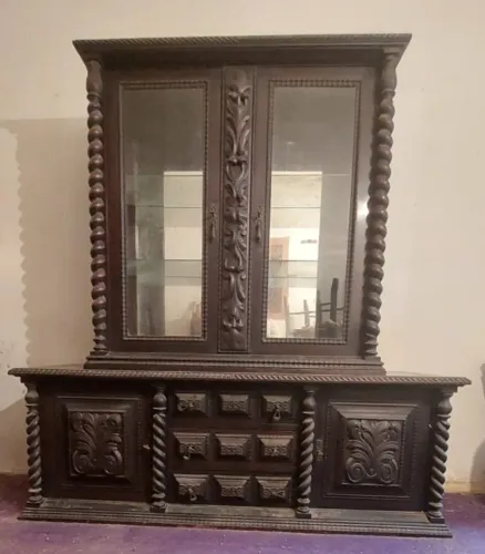 Cristaleira Estilo Manuelino em madeira nobre Anos 40