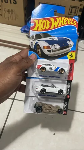 Hotwheels mainline cada 30 reais 