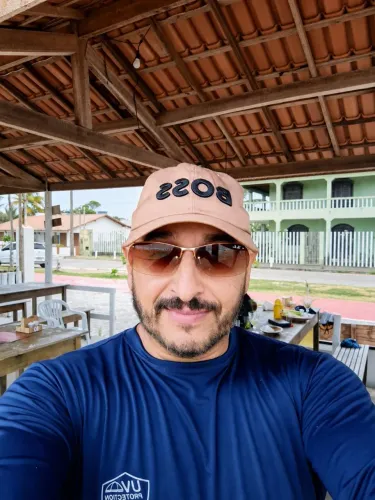 Busco por barracão ou kitinet com vaga de garagem
