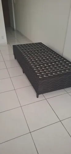 Vendo box de solteiro novo