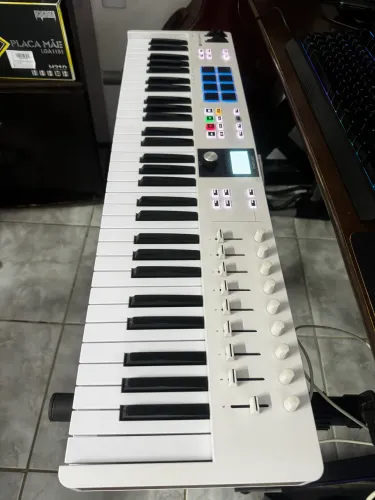 Teclado Controlador Arturia Keylab Essential 61 mk3 Branco