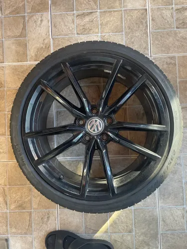 RODAS PRETORIA 19? ORIGINAIS VOLKSWAGEN GOLF R - COM PNEUS PIRELLI P ZERO