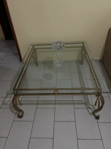 Mesa de Centro em Ferro Trabalhado e Vidro - 1,10m x 0,90m