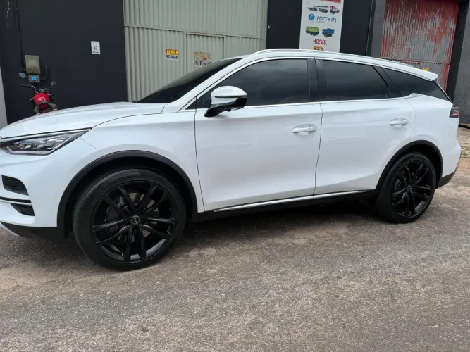 BYD Tan EV 4X4 (elétrico) 2025