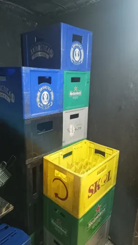 Caixas de cerveja vazias