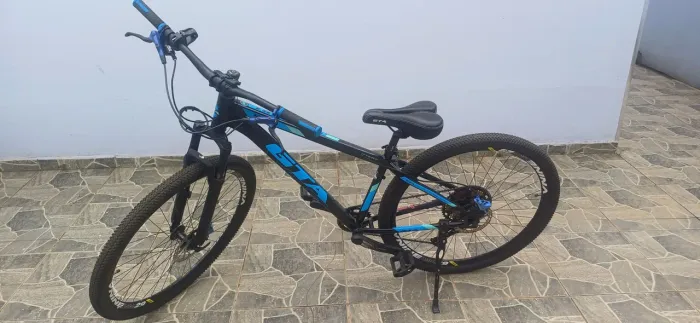 Vendo bike com 6 meses de uso, freios hidráulicos e K7 de 12v