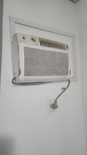Ar condicionado Consul de janela 7.500 BTUs.