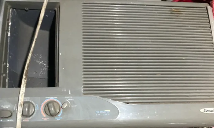 Ar condicionado quente e frio 10.000btu cônsul air master com suporte gaveta em madeira
