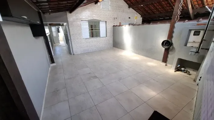 Casa na Aviação, 02 Dormitórios com suíte , Edícula, 02 vagas de garagem - Praia Grande-SP