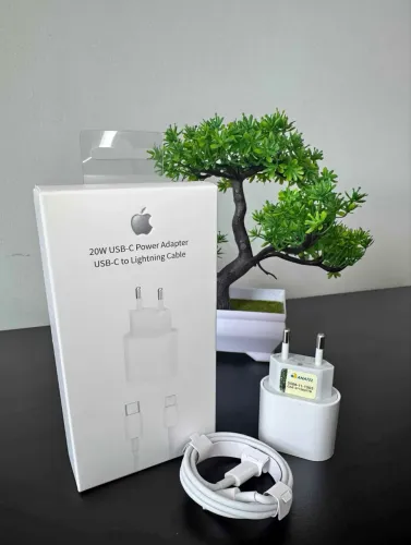 Carregador de IPhone 20W completo lacrado - Faço entrega 