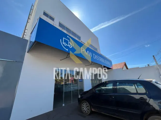 PRÉDIO COMERCIAL EM TAQUARALTO.