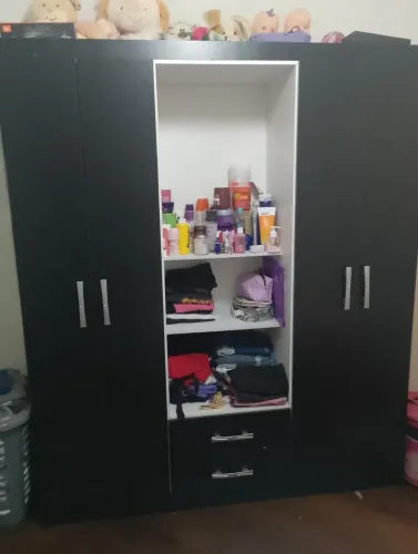 Guarda roupa extremamente novo R$600 pago pra desmontar 