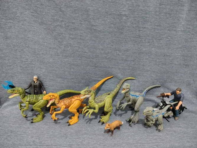 Brinquedo esquadrão raptor + Owen e Malcon