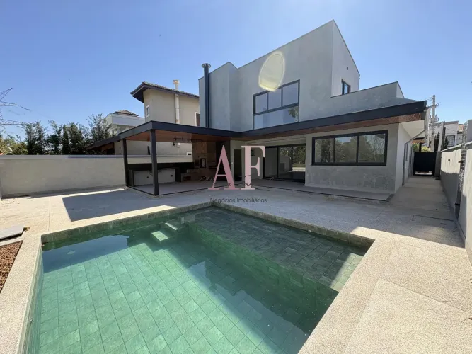 Casa reformada com piscina à venda no Reserva da Serra Jundiaí
