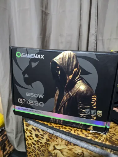 Fonte Gamemax 850 GX, 1 mês de uso nova