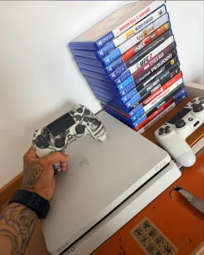 Vendo ps4 slim 500gb branco dois controles