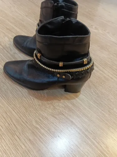 Bota numeração 34 por apenas 95 reais