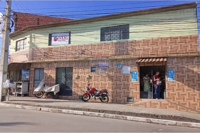 Duas casas á venda com ponto comercial no Jardim Petrópolis, maceió-AL