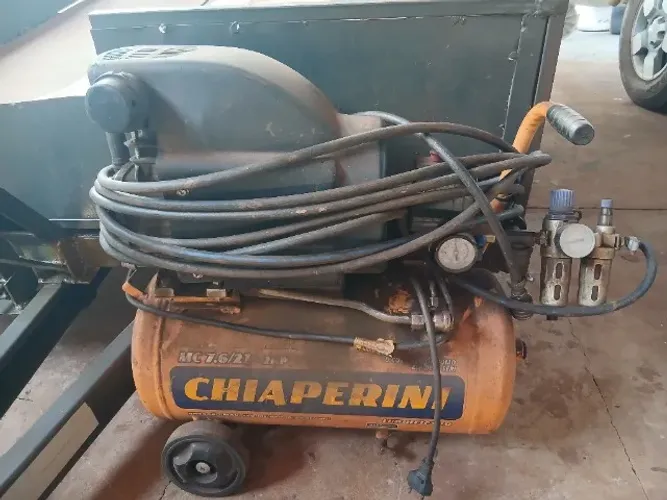 Compressor de chiaperini 24 lt  valor 1000 , As : Junio wattzpp *