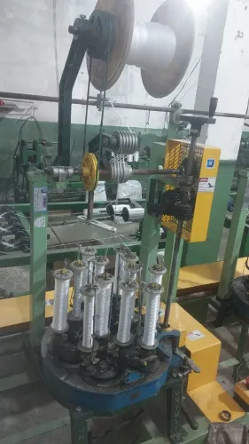 Máquina trançadeira de filamento