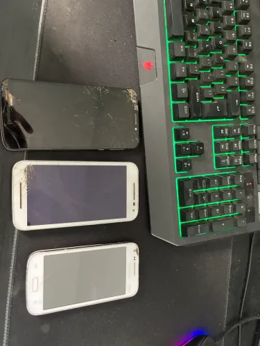 Moto E5 Play, Samsung e Moto G3 três juntos