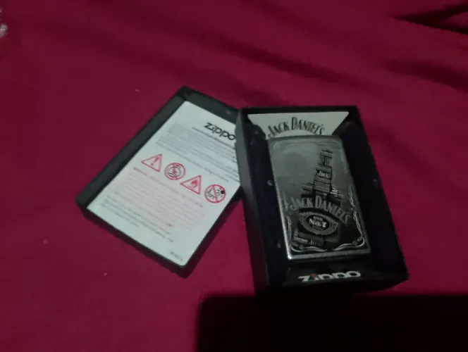 Isqueiro Jack Daniels, na caixa