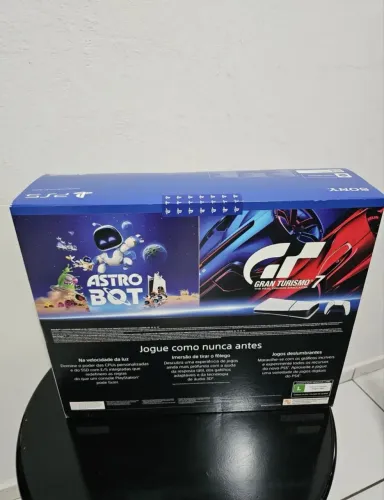 PS5 Slim Digital + Astro Bot + Gran Turismo 7 - Branco