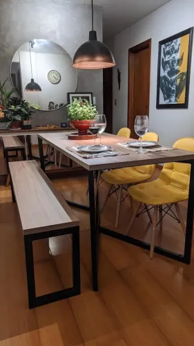 Mesa de Jantar Industrial 6 Lugares + Banco + 3 Cadeiras