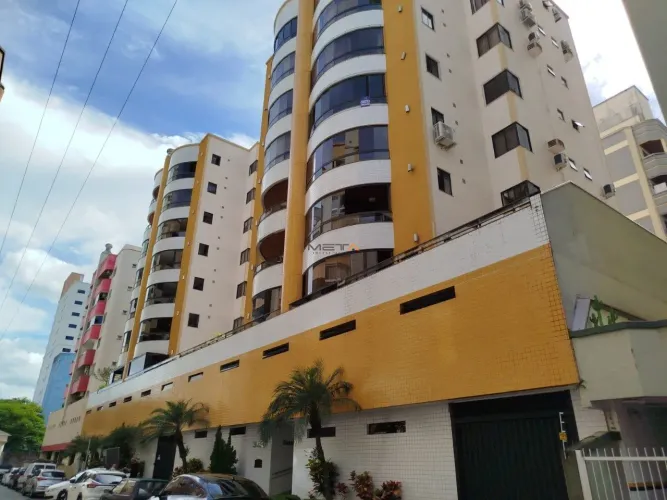 Apartamento mobiliado para locação anual - Ed. Mondrian - Centro de Balneário Camboriú