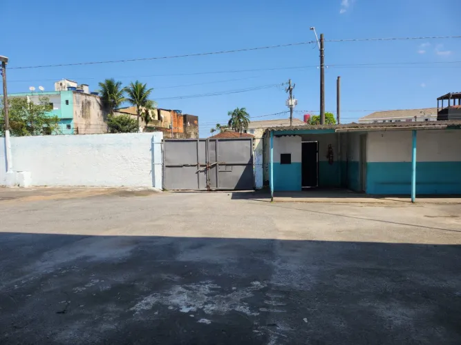 Alugo ótimo terreno de esquina que esta dividido em lotes na Vila Margarida em São Vicente