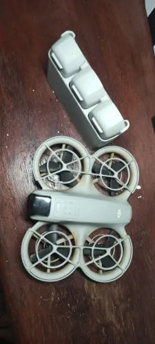 Drone DJI Neo com 3 baterias.