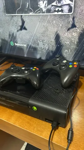Xbox 360 Super Slim c Kinect + 2 controles/Desbloqueado