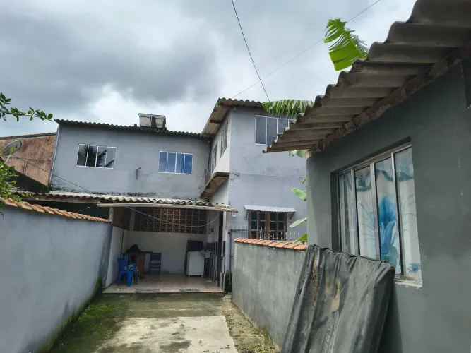 Casa sobrado em Caraguatatuba
