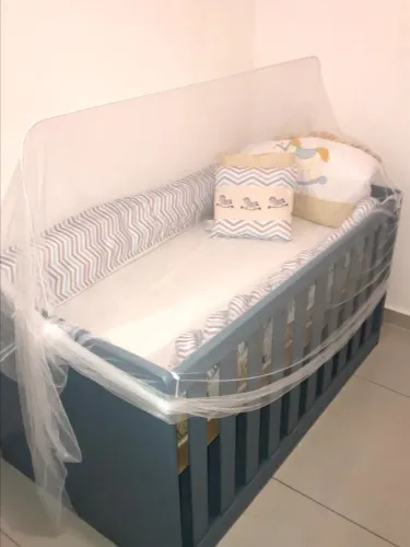 Berço com kit(colchão,mosquiteiro,travesseiros)